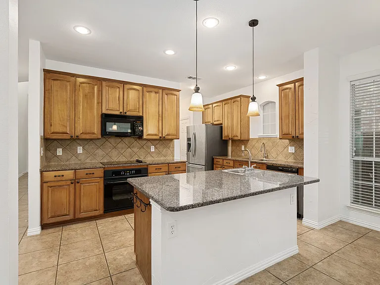 1181 Capital Dr — Photo 6