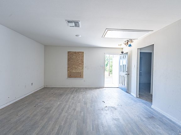 5th image of 1011 YUCCA ST