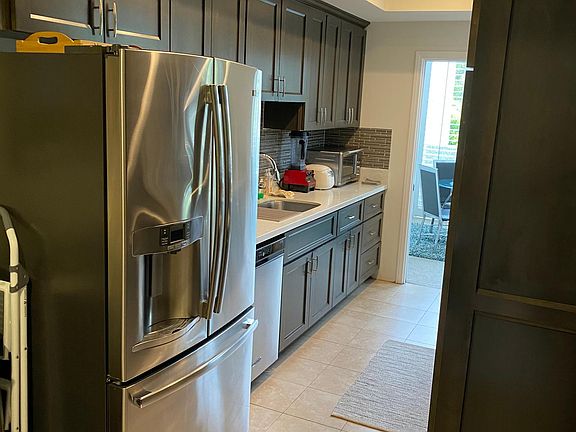 Refrigerator and dishwasher