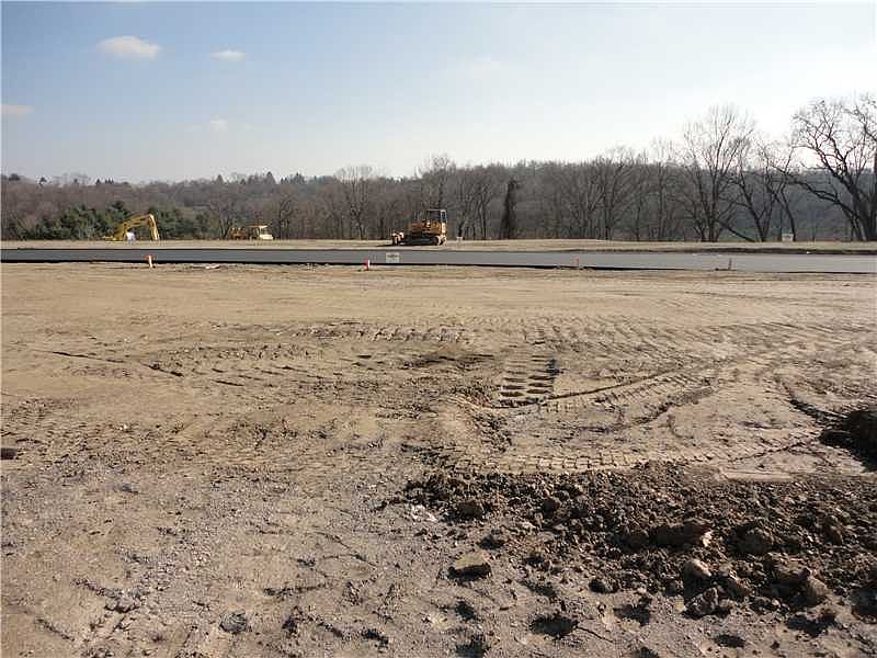 2nd image of 2085 Laurel Ridge Dr