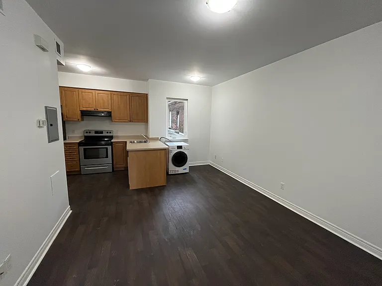 940 Bloor St W #202 — Photo 17