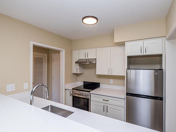 4th image of 888 Vermont St #112
