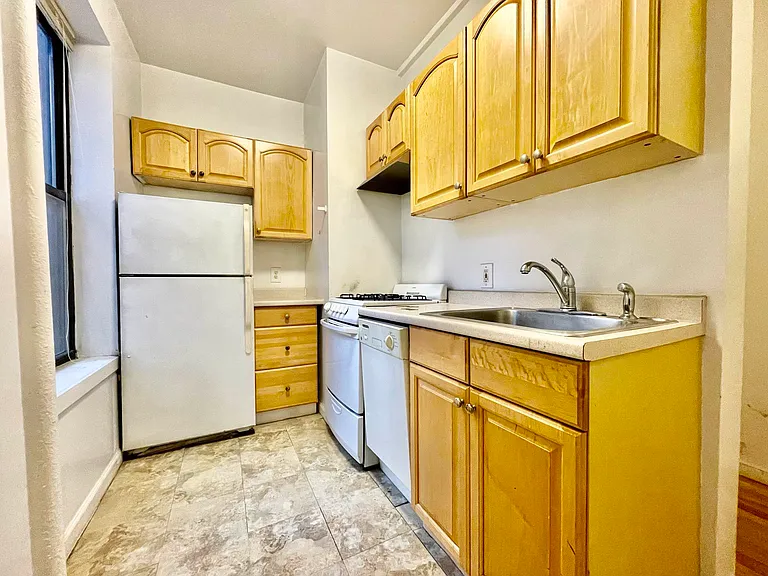 312 E 84th St #3C — Photo 1