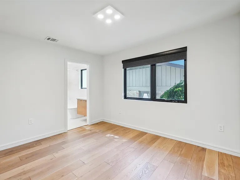 3927 Balcones Dr — Photo 29