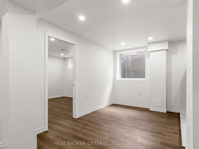 392 Clarkson Gate #BASEMENT — Photo 3
