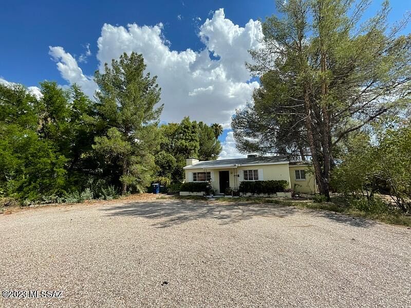2nd image of 2702 E Blacklidge Dr