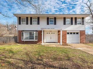 500 Clarington Dr, Ballwin, MO 63011