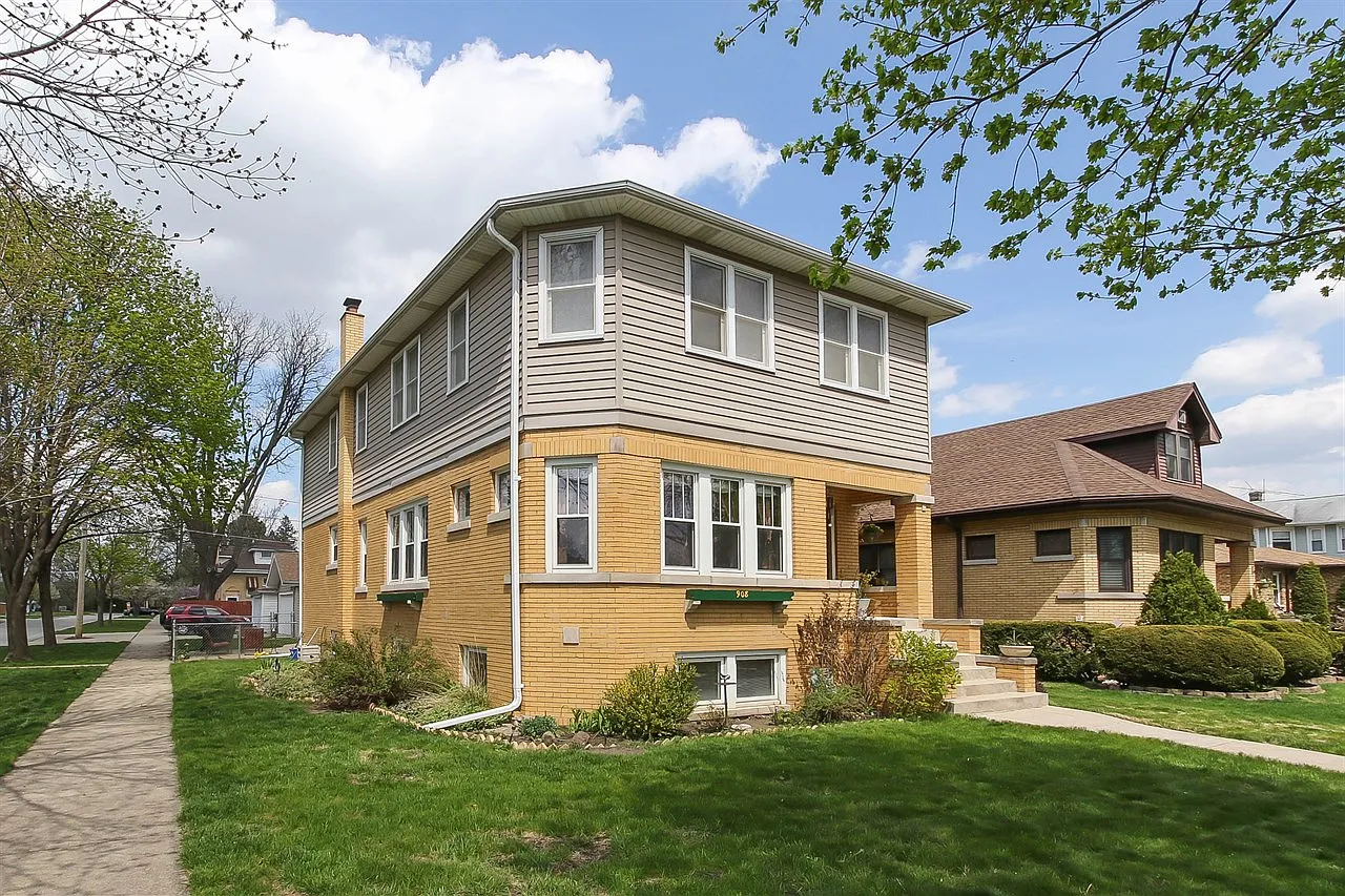 908 Woodlawn Ave photo 1