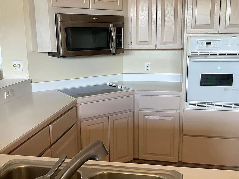 715 Fairlawn Dr — Photo 12