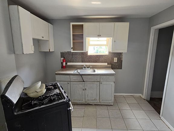 2nd image of 135 Elizabeth Ave #3