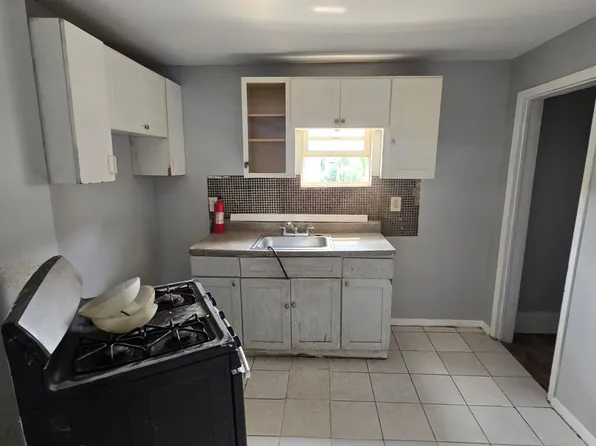 131 Elizabeth Ave Floor 3, Newark, NJ 07108