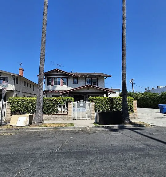 1822 S Oxford Ave — Photo 1