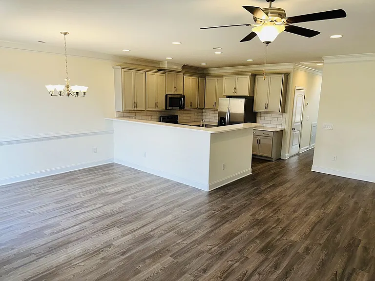 1018 Bonanza Ln — Photo 5