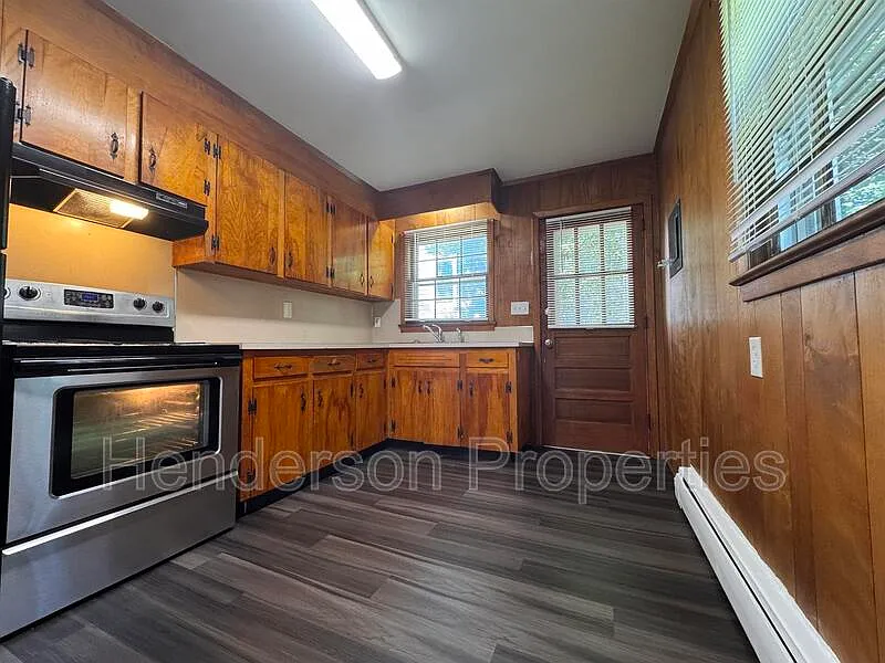 642 E Broad St — Photo 4
