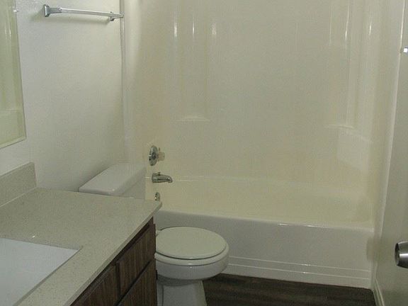 5th image of 1675 Chapel Dr #7