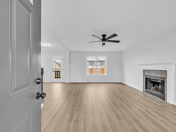 5th image of 1321 Loren Cir