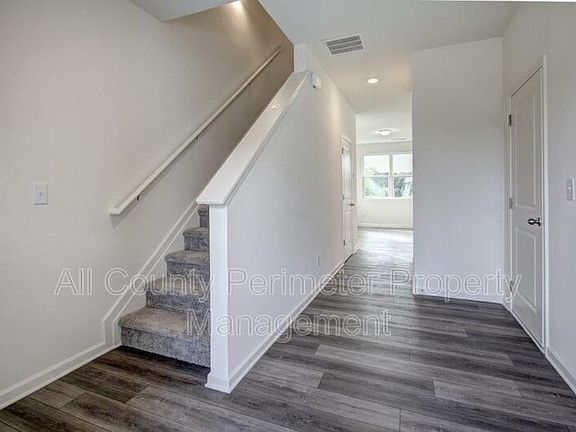 2nd image of 301 Penn Station Way