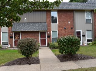 324 College Park Dr, Coraopolis, PA 15108