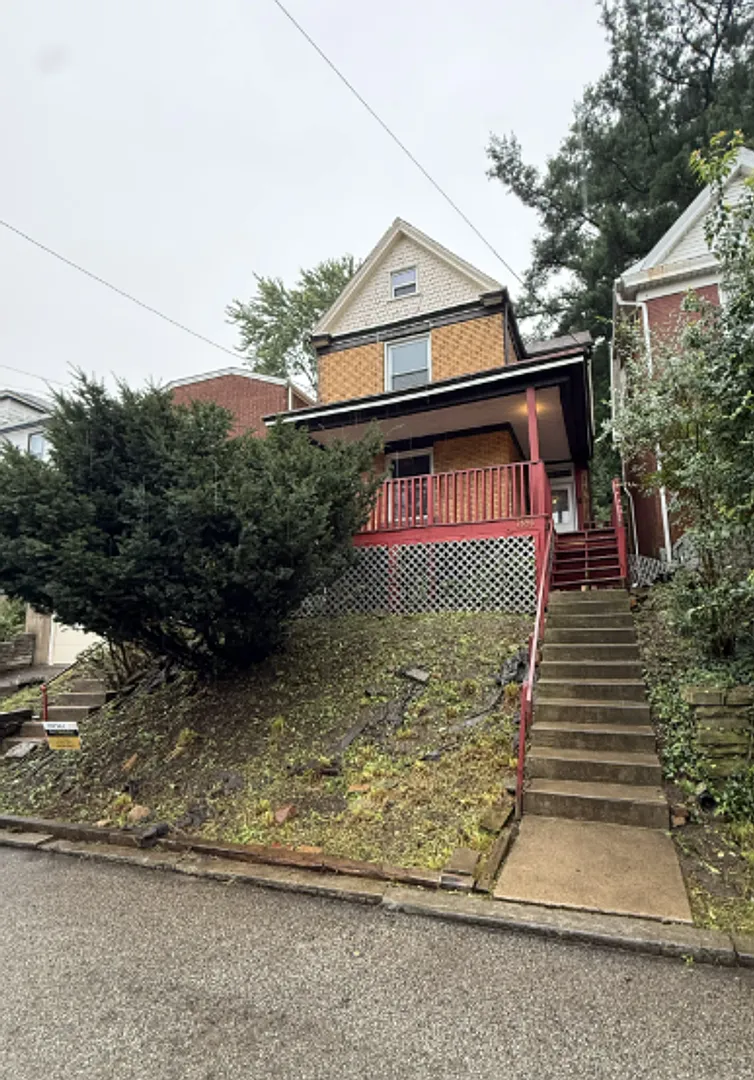 Spacious 4 Bedroom Home in Swissvale — Photo 1