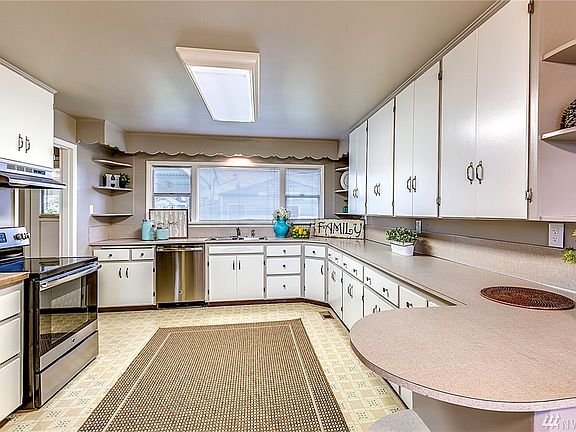 4th image of 601 14th St SE
