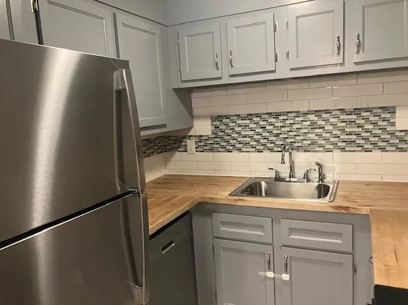 116 Trapelo Rd APT 6, Waltham, MA 02452