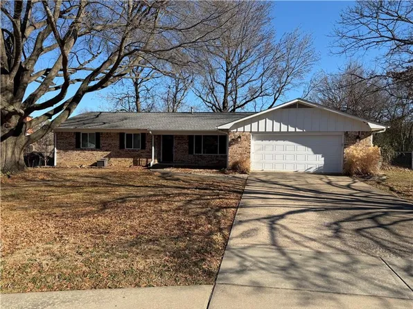 2854 N Loxley Ave, Fayetteville, AR 72703