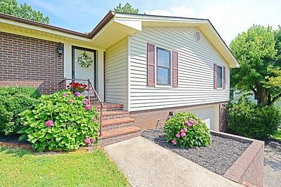 4th image of 1222 Tanglewood Dr