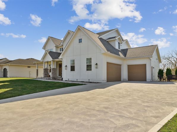 2304 NE Park Dr, Grimes, IA 50111