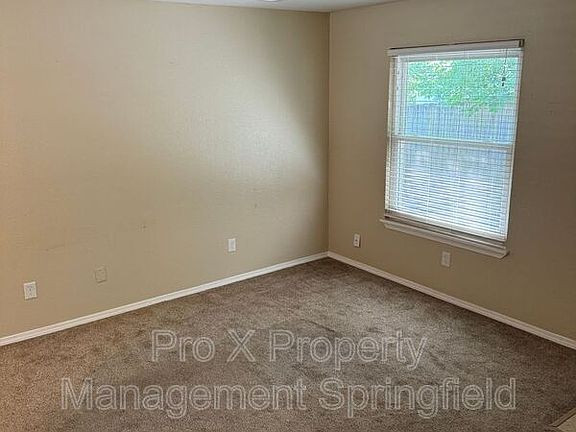 2nd image of 1050 W Elm St APT A