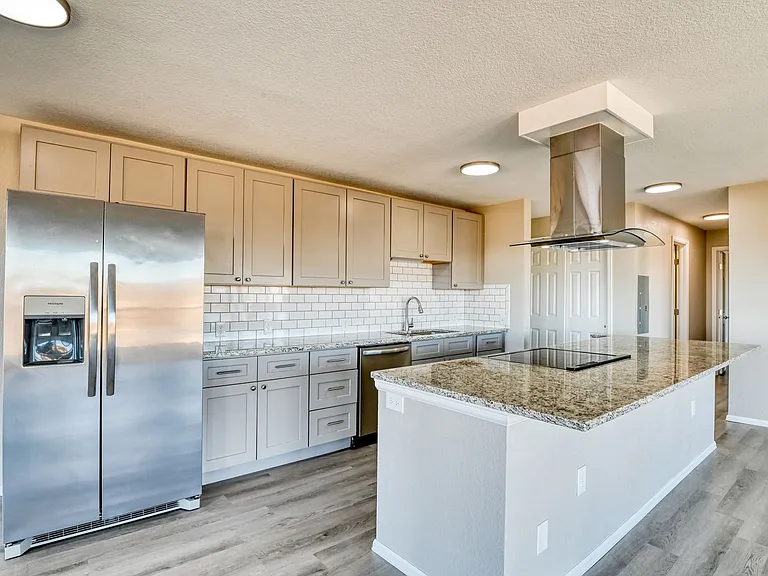 411 Lakewood Cir #B-1016 — Photo 12