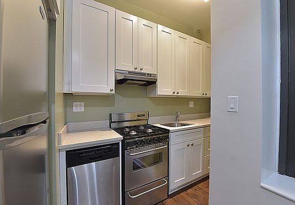 4th image of 1125 Lexington Ave APT 1C