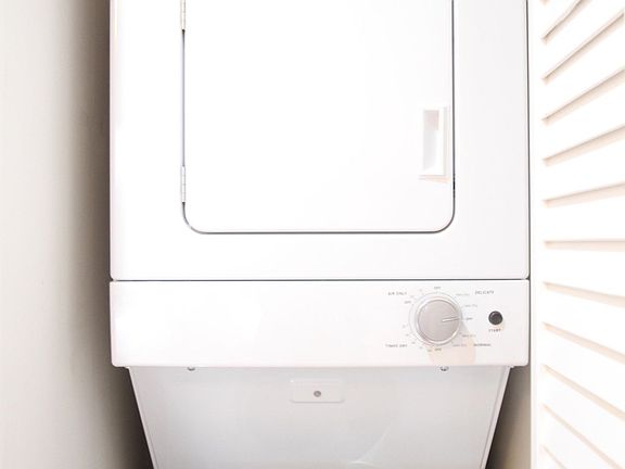 4th image of 252 Van Horne St APT 2