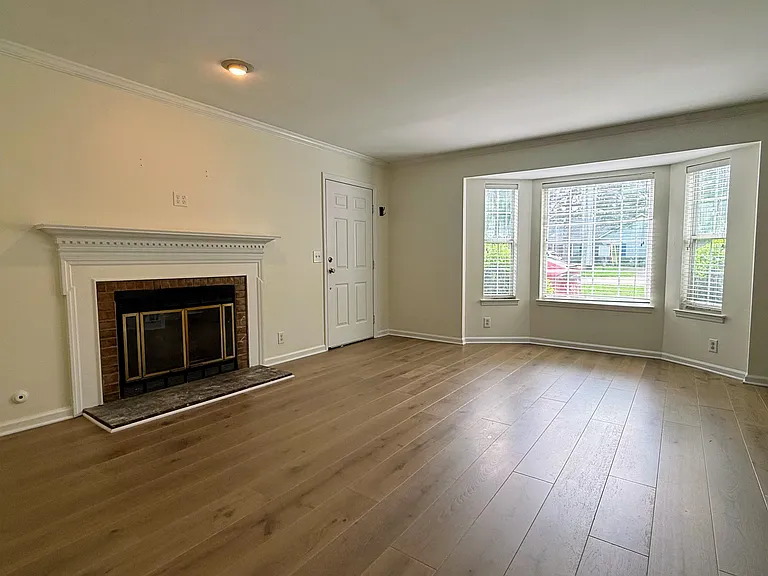 1221 Carriage Park Dr — Photo 5