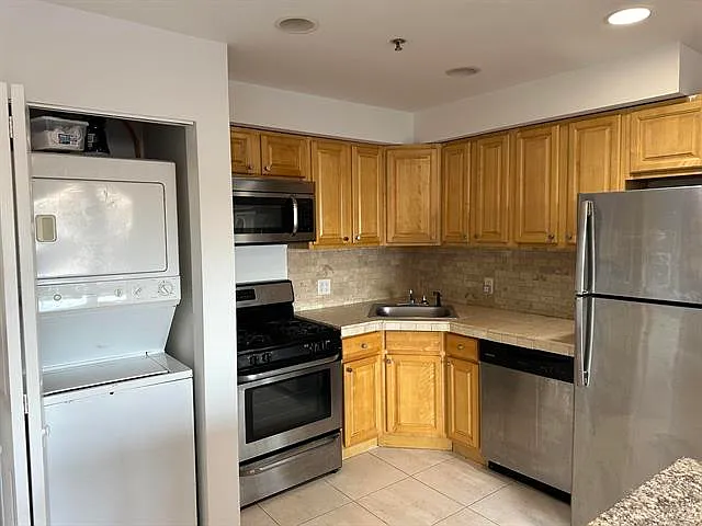 2 bed, 1100 sqft, $3,000 — Photo 3