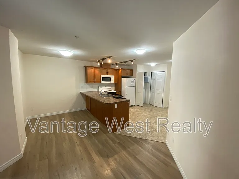 598 Sutherland Ave #203 — Photo 5