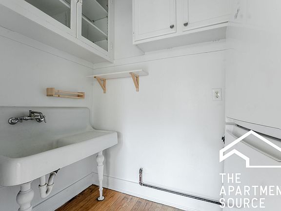 5th image of 2420 N Sawyer Ave #3