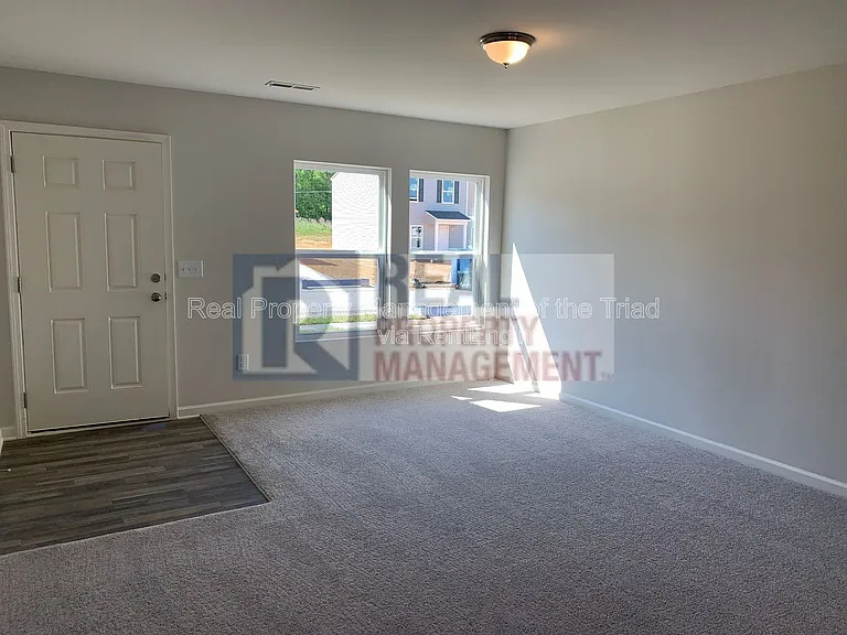 4100 Devonwood Ct — Photo 2