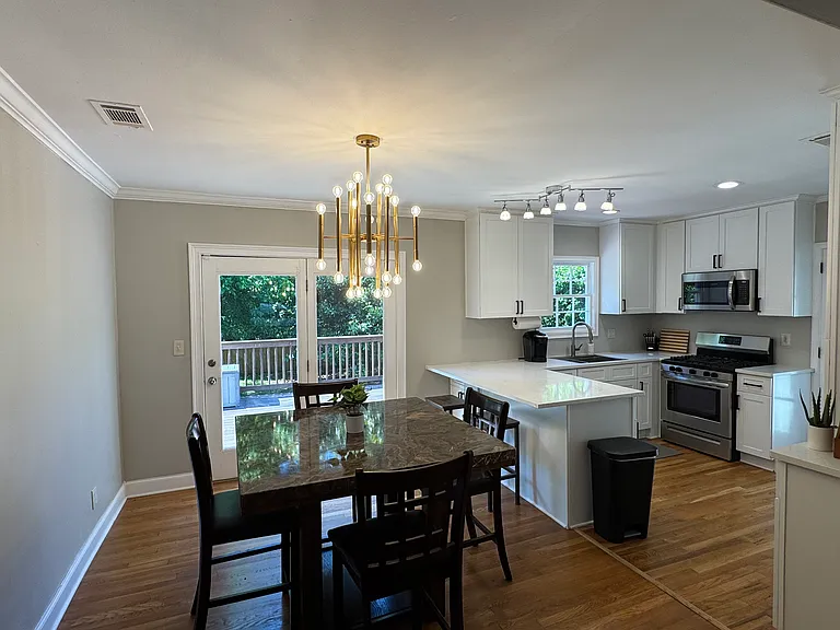 1008 Lindridge Dr NE — Photo 9