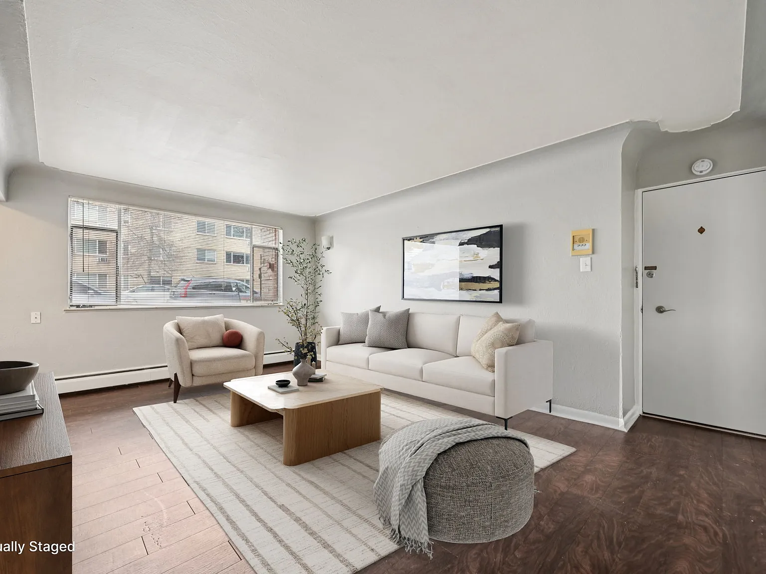 Admiral Apartments — Photo 3
