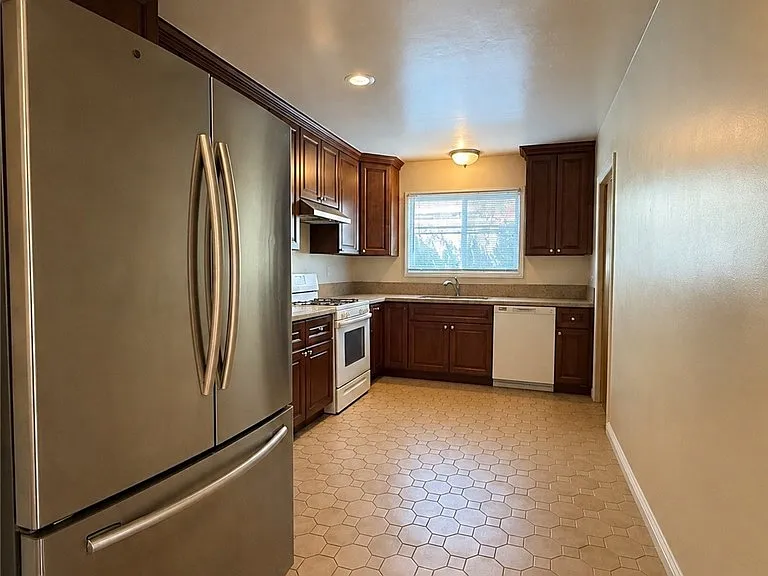 2325 Las Lunas St — Photo 7