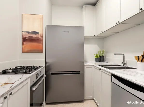 44 West 62nd Street 6E image 2 of 10