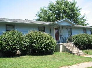 322 E 3rd St, Holton, KS 66436