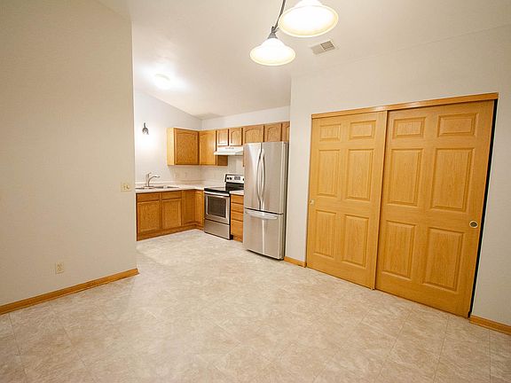 3rd image of 1876 Deerhaven Ln NE APT 2