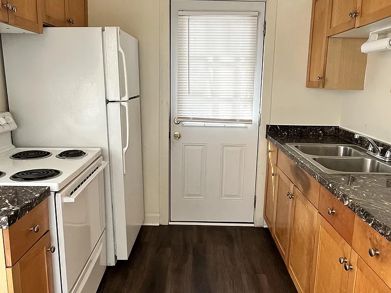 1408 Richmond Pl — Photo 5