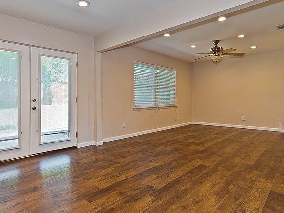 3rd image of 8609 Gladwood Ln