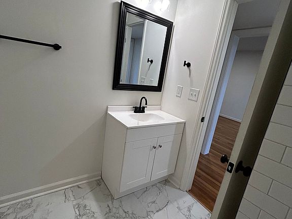 4th image of 1640 W Northwest Blvd #5
