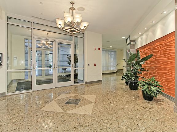 2nd image of 880 N Pollard St APT 724