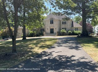 7 Taylor Lake Ct, Englishtown, NJ 07726