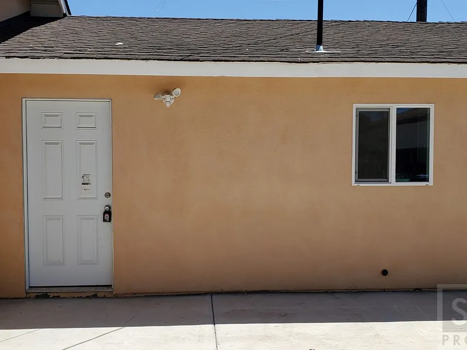 1390 Yale Pl