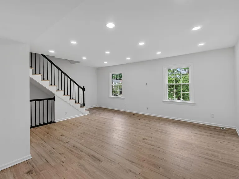 7 Georgetown Grn — Photo 29
